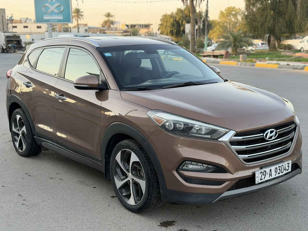 السلام عليكم
هونداي توسان 2016 وارد امريكي لمتد 
فول بدون بانوراما 
محرك 1.6 تيربو
كراسي جلد و كهرباء
كراسي تدفئة
رادارات جانبية
صندوق كهرباء
ويل كب جبير 19
لايتات عدسة
( صور الحادث و رقم الشاصي مرفق بالصور
صبغ بابتين ايمن و بنيد بيها طخة بالصندوق مبينه بالصوره ) 
ماشية 127 الف
رقم الشاصي KM8J33A27GU034030

السعر 12,200 $
رقم واسط  ( 29 )
مكانها بغداد / الاعظمية
***********
