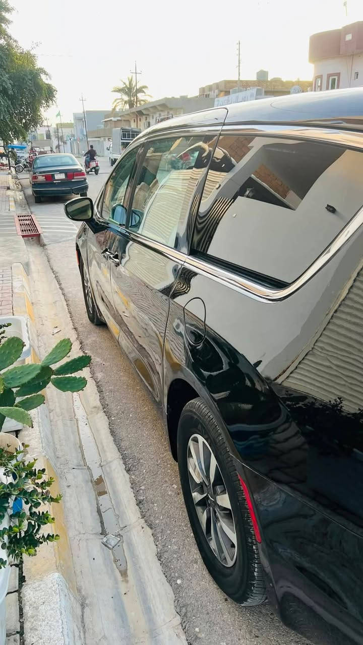 كرايسلر باسفيكا فول فئة تورنكL بلكن وهايبرد 2024
يعني 3 انظمة بانزين وهايبرد وشحن خارجي كل واحد بوحده

سيارة ميني فان فول كراسي Vip منفصلة كشنات جلد فاخر سياحي كراسي الامامية تدفئة وتبريد 3 قطع فول مواصفات رادارات امامية وخلفية حساسات امامية وخلفية مثبت مسار ومثبت سرعة ومود التراكشن ودكمة والرادار تكدر طفيها وتشغلها ودكمة الاصطفاف التلقائي بيبان كهرباء 4 وضعيات جنطة كهرباء ويوجد باب جانبية بالجنطة للتخزين وشاشة وسطية بيها كل التحكمات بالتبريد وغيرها الخ…. وتبريد منفصل بيانو علما حته شادلها درع من الاسفل حفاظا على السيارة والسيارة وارد امريكي ضربتها جوانب طخات صفاح وبجم سليم بدون ايرباك امامي كله سليم فقط جوانب  بدون دواخل السعر مكلفه عليه اكثر من 248

لكن سعر البيع 195 وبيها مجال قليل السيارة انظف من الصور   وللستفسار الاتصال ***********/

واتساب واتصال وخط 

مكان السيارة بغداد وكركوك
