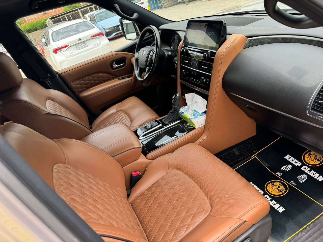 تم تنزيل سعر 
انفنتي QX80 2022 sensoryسنسوري اعلى فئة بل مواصفات مكينة ٨ سلندر ٥٦٠٠ ماشيه ١٧ الف حقيقي لون مميز  جديده كلش سيارة بدون اي نقص قطعه وحده فقط صبغ كلش جديدةً سيارة لوك وقليل اكو بنظافتها

مواصفات 
٣ شاشات اصلية
‏ كامرات 360 عدد ٥ 
‏‎رادارات وبصمات وحساسات امامي وخلفي
‏‎قفل سرعة وانظمة تعليق 
‏‎دفلوك و وضعيات قيادة متعددة 
‏‎فور ويل
‏‎مقاعد جلد طبيعي مع تطعيمات الابواب والدشبول لون مشمشي وصاج
‏‎جميع المقاعد كهرباء امامي وخلفي
‏‎مقاعد تدفئة و تبريد
‏‎مقاعد خزن ميموري 
تشغيل عن بعد 
صندوق شفط وكهرباء
‏‎مقود كهرباء وخزن 
‏‎خرائط
‏‎سماعات وريموت
‏‎ثلاجة
‏‎تبريد مركزي حدد لكل راكب
‏‎لايت زنون دوار مع الستيرن
‏‎مري قلابة
‏‎تشغيل عن بعد مع الكتلوكات
وبعد هواي مواصفات 

رقم صاحب سيارة ***********
