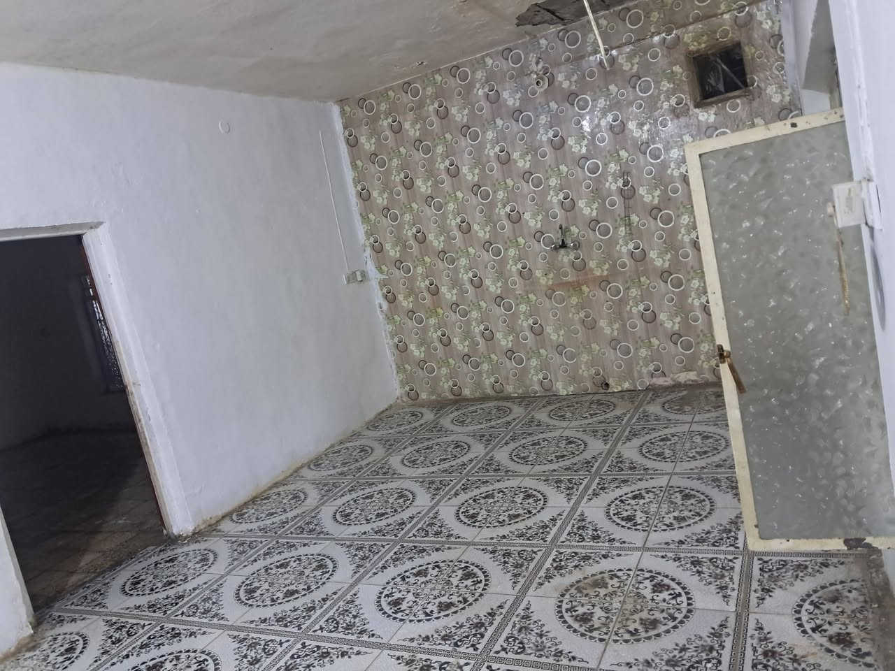 السلام عليكم يوجد مشتمل ارضي للايجار يتكون من ٢ غرفة نوم واستقبال ومطبخ وخدمات في منطقة الزهراء ايجارة ٣٠٠الف ومي وكهرباء ع صاحب الدار
***********
