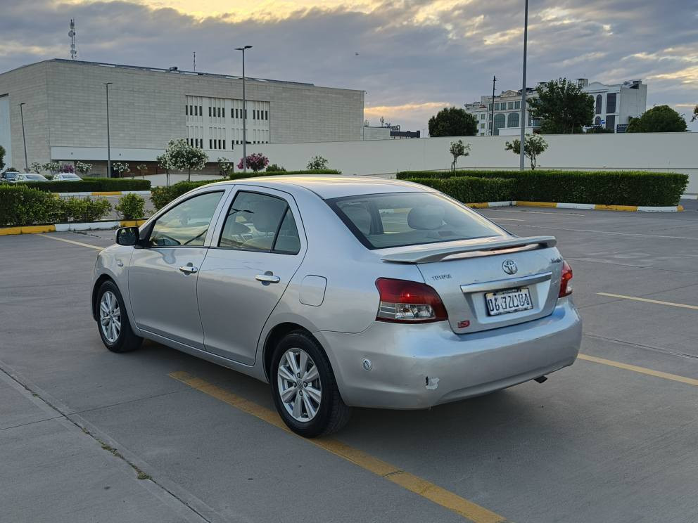 Toyota yaris 2013 
‎     ( سعری : 94 مەجالەکی کەم  ) 
‎
‎تۆیۆتا یارس ، بێ سبوخ
‎مۆدیل : 2013
‎دەبل گێچ ، دوو جام کارەبا 
‎155هەزار ڕۆیشتیە  
‎بێ بۆیاخ بێ لێدران 
‎بێ کاڵبوونەوە 
‎یەک دوو تعدیلی هەیە 
                              سیارە ڕەقەم هەولێرە 
‎ڕەقەم باریکە  هەزای نوێیە 
‎گێرو مەکینە ، تەبرید ساردو ، گەرم بەشەرت 
‎یەک دینار مەسروفی نیە 
‎شوێن هەولێر 
‎ ( ڕەقەم تەلەفۆن : *********** )
‎           (   وەتسئاپ و ڤایبەر ) أربيل, العراق
