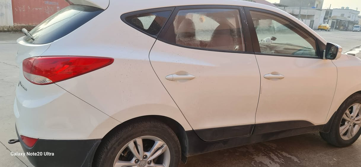 توسان للبيع ٢٠١١ خليجي بانوراما ماشية ١٨٤ سنوية منتهية بيا تبديل باب خلف السكن بلادي وتعديل بارد بالجنطة  شرط محرك وكير  سعر ١٣٥و
*********** بيها مجال
