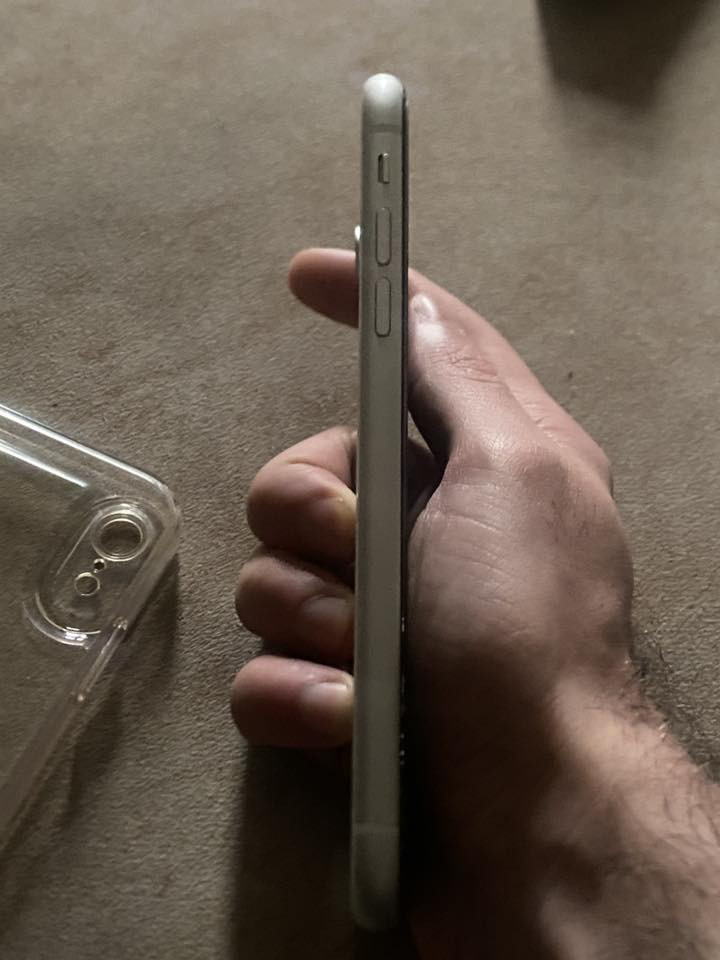 ايفون اكس ار كله بلادي
كبس مامفتوح شرط فحص الحاسبه 
فيس ايدي شغال
كامرات واضحات جدا 
سيم كارت شغال
صوت واضح ونقي جدا 
بطاريه ٧٦ مايصرف شحن ضمان يوم استخدام عنيف 
ملاحظه : عندك فطر خفيف اسفل الشاشه مامنتشر عل شاشه  مامبين بالصورة 
مكاني كركوك مستشفى ازادي 
تواصل واتس اب  فقط ( *********** )
