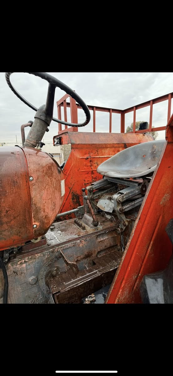 السلام عليكم اخوان موجود عنتر حجم 71موديل 89 تركتر نضيف حيل رقم نينوى من كلشي جاهز موجود اذرعه ثكلات امامي وخلفي عنوان موصل ك***********اس***********
