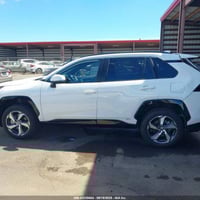 2025 TOYOTA RAV4 PLUG-IN HYBRID SE اللون/أبيض  /عداد المسافة 4,512 mi ...