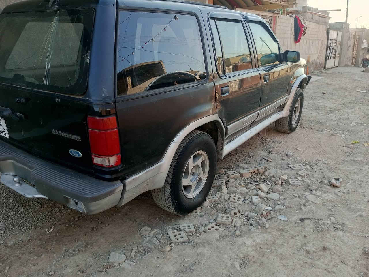سلام. عليكم فورد اكسبلور مويل94 بسمي سياره عنوان بغداد فلكه سلمان باك سعرها 45 وبيها مجال كير ومحرك بطه 3000 رقم 📱 ***********

