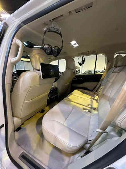 السلام عليكم
للبيع لاندكروز موديل 2022 وكالة ساز تون تيربو كفالة السيارة بحالة الوكالة ماشية ٨٦ الف كيلو جديدة كلش رقم اربيل سنوية باسمي ومواصفات الساز معروفة مكان السيارة بغداد الكرخ والسعر ٦٥٠٠٠$ للمعلومات الاتصال على ***********
