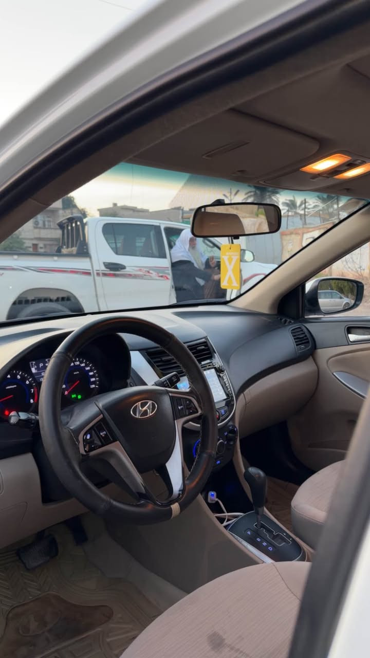 سلام عليكم
للبيع اكسنت 
موديل 2016 
خليجي 
بأسمي هزه ورقم جديد تحويل ثاني يوم
فول مواصفات
 فتحه 
محرك ١٦٠٠ 
ويل كروم 
شاشه 
لايت لد 
بكلايت لد 
5 ويل كب

كفاله كير ومحرك من كلشي
بدون نقص برغي
السياره كفاله عامه من الدعاميه للدعاميه لا تبديل ولا صبغ
بيها بارد شي بسيط وممبين

مكان السياره: بغداد العامريه

السعر: (12500$) يعني 125 ورقه وبيها مجال بسيط
للاستفسار: *********** بغداد, العراق
