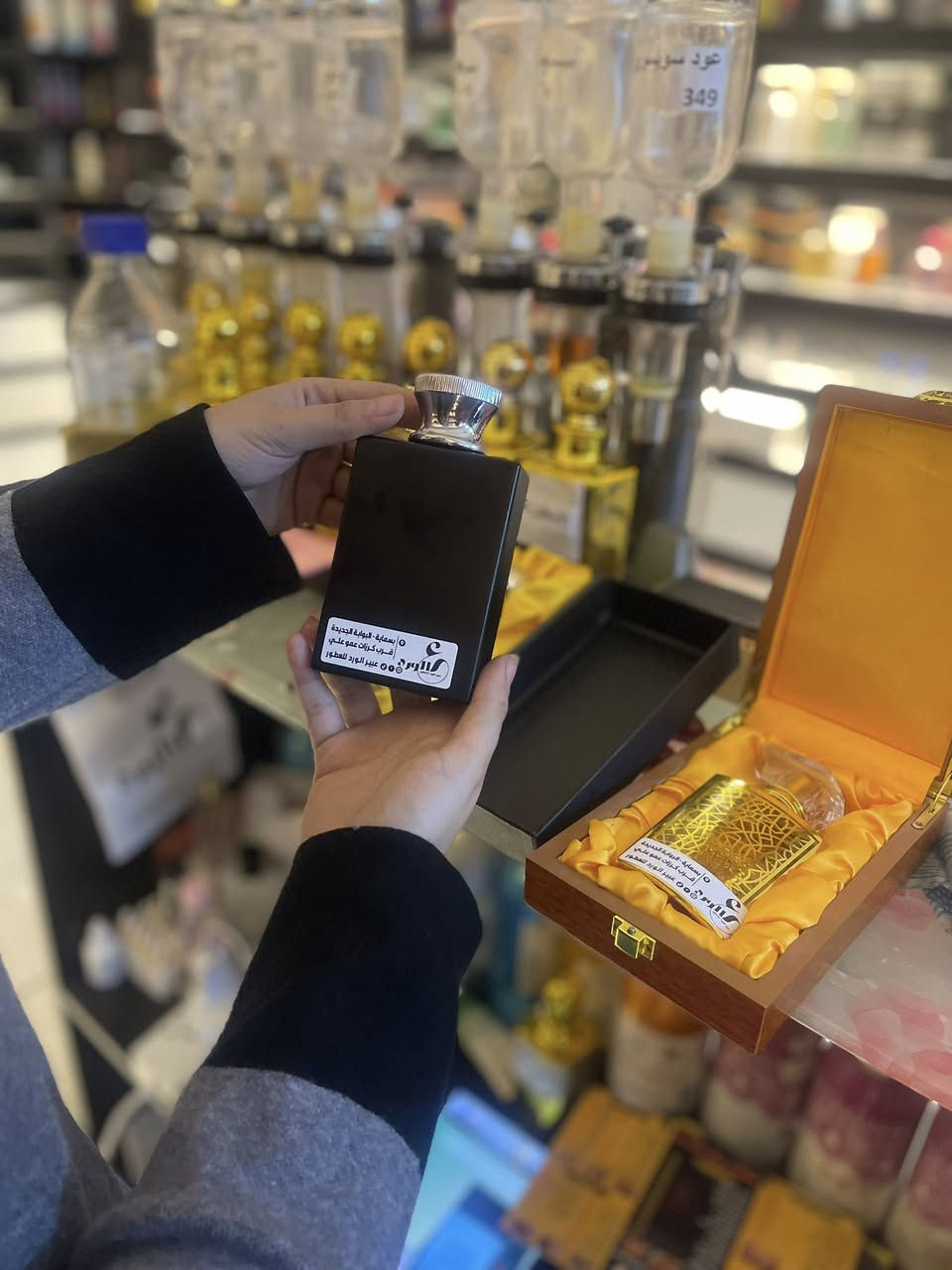 تميز بعطرك واختاره بدقه  لاتحتار بعد اليوم واحنا يمك ❤️👌كادرنا النسائي خبره بالعطور منذ 2008
عبير الورد للعطور بوابة بسماية الجديده الشارع الخدمي بسايد كرزات عمو علي ❤️يفتح المحل من 7-1بعد منتصف الليل 🚛متوفر التوصيل لكل العراق جوال ☎️***********
