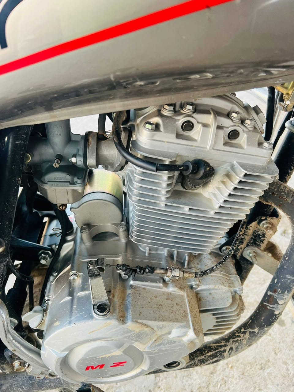 السلام عليكم دراجه للبيع
النوع MZ ✅
الموديل 2019
فئة المحرك 200 cc💨
الوان مثل ماهو واضح كدامك اسمنتي 
دراجه نضيفه بمعنه الكلمه 
السعر خاص او انتصل عل رقم 
***********
