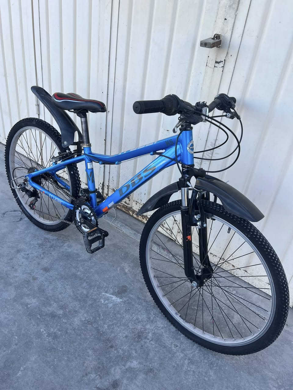 باسکیل حجم٢٤ مارکە
مارکەی DBS 
قیاس ٢٤ 
کامل فافۆن 
پیش دەبل 
٧-٣ گێڕەکانی 
بریککانی لاستیک 
 پاسکیلی زۆر جوان 
ناونیشانمان /کلار-رزگاری 
ژ.م /***********
***********
سعر ١٤٥ هەزار مەجالیکی کەم
