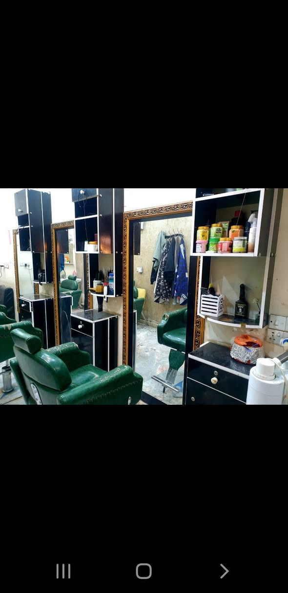 عراض حلاقة البيع (#مرايات)  و(#ميوزه) و (#رفوف ) عدد ٩ قطع (سعر 280) كلهن
الاستفسار او مراسله صفحه او الاتصال على الرقم (***********)
عنوان 📍(بغداد مدينة الصدر الاورفلي )
