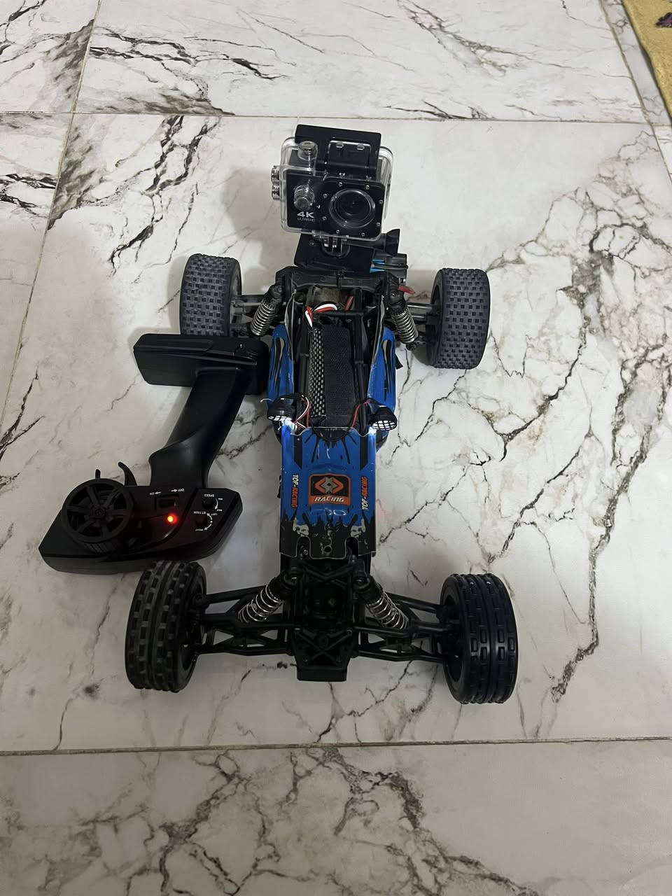 السلام عليكم سياره احترافيه سرعه ٤٠Km تكدر من الريموت أزود السرعه وتقلله وبيه كأمره وتصويرها كلش حلو السعر خاص الي ما يعرف بيه لا يراسلني مكان ناصريه حي الشهداء   الرقم ***********
