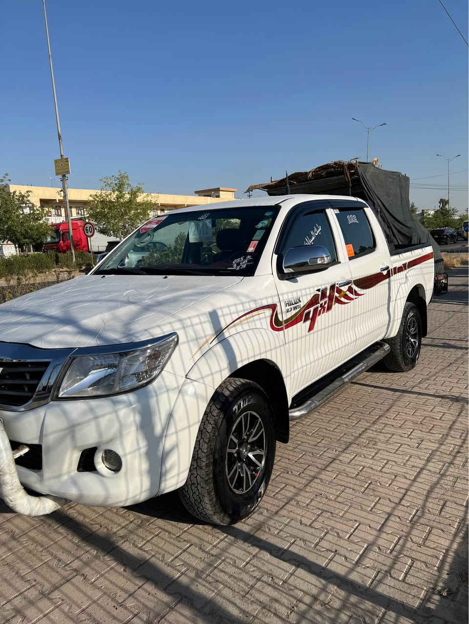 تویوتا هایلۆکس مۆدیل ٢٠١٢
رەقەمو سەنەوی هەتا ٢٠٢٦مانگی ١٢نوێ یە 
گێرو مەجینە بەشەرت  
دوو پارچە سبوخە لەگەر دو بست سەقفی تەحدیلە و نیو شانی سبوخە پئشی جەمپەکی هەیە سەرە شانسی گرتیە  
سەحری ١٤٥وەرەقە 
*********** أربيل, العراق
