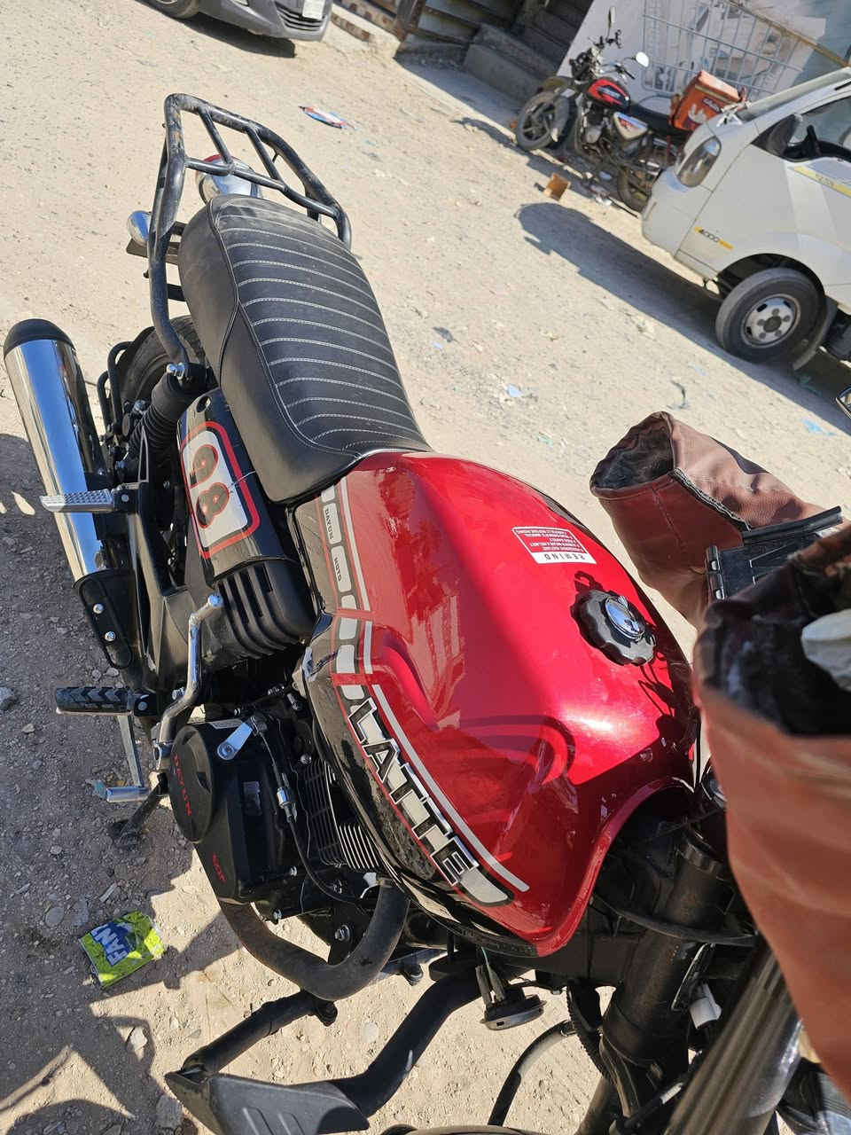 سلام عليكم 
دراجة دايوان لاتي للبيع موديل ٢٠٢٥ مسجل بأسم ماشي ٣٤ الف كل بي نضيف بس مره وكع على صفحه اليمين وكل شي موضح بالصور
مكان بغداد الغزالية 
***********
