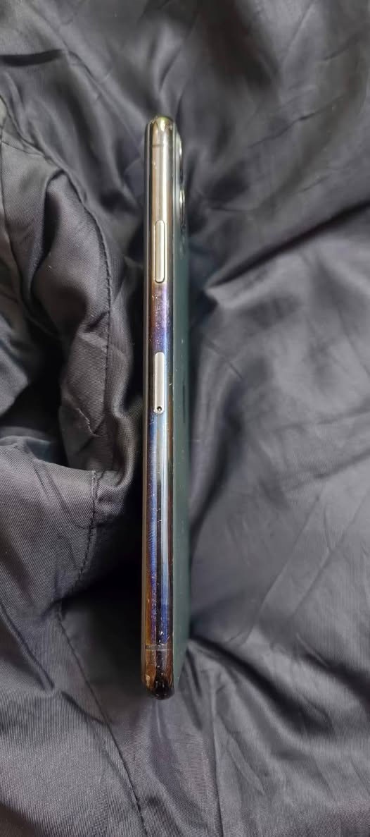 سلام عليكم خوان ١١ برو ماكس للبيع  تك سيم ذاكره ٢٥٦ جهاز كلشي واضح بل صور مبدل شاشه اصليه وبطاريه شاشه بيها نقطه صفار وغير هاذه مابي شي شرط صوت نتصال بلاتوث ويفاي سيم كله شغال كمرات طبع سعر ٢٠٠ بي مجال بصيط خاص او نتصال عل رقم ***********
