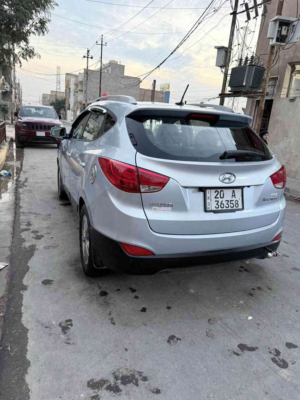 السلام عليكم 
توسان 2011 وراد امريكي للبيع السعر 118 وبيه مجال 
رقم انكليزي بسمي وهزه جديده تبريدشغال مكاني الثعالبه
بدون نقص صدر وتايرات ومكينه كير بحاله جيده ظرره امريكا بنيد مبدلوجاملغ ابلادي وبدايه الشاصي بارد ايرباكات سليمه 
بلعراق امبدل بيه باب الصدر وكلير باب وجاملغ  صبغ بدون دواخل محرك 2400 دوش الخلفي كشنات جلد وشاشه وداش كام مراوس ابحدث *********** بغداد, العراق
