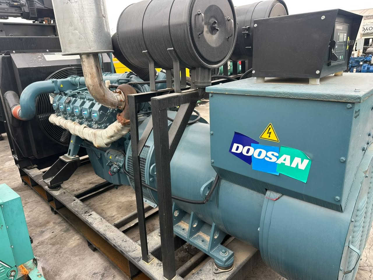 السلام عليكم 
دوسان 12 سلندر 
750kva 
ساعات العمل اقل الف ساعه 
نظام اوتو حمايه فول اوتماتيك
وضع بلاد شركة  
أربيل صناعه جنوبيه 
نظام اوتو حمايه فول اوتماتيك
وضع بلاد شركة  
🚚يوجد توصيل الى جميع المحافظات وبضمان🚚
🚚كياندن هةية بو هةموو شاركان بةكرينتى🚚
 للاستفسار:
 ابو علي 
***********
***********
***********
