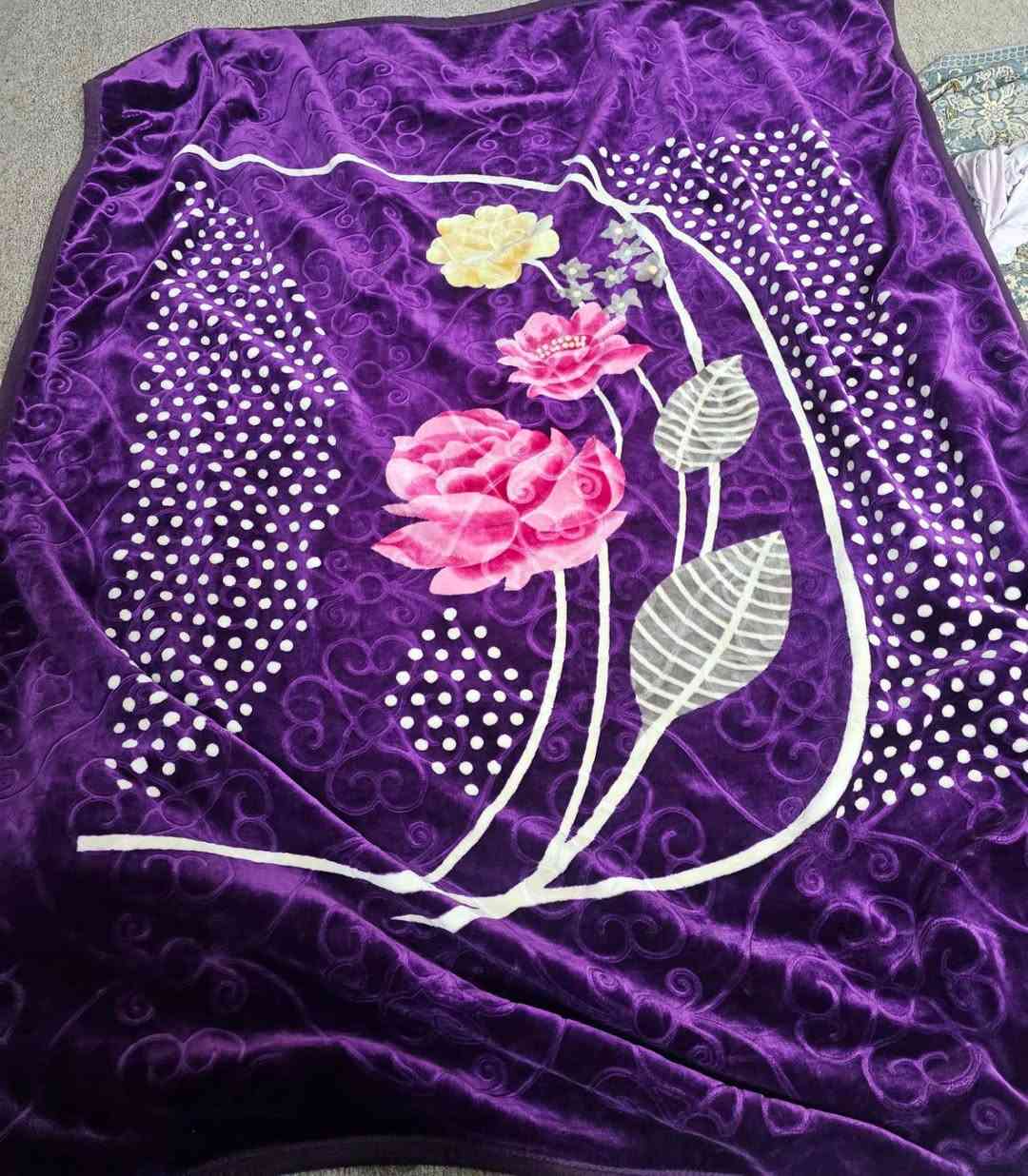 سلام عليكم يوجد لديك  بضاعه جديده بطانيات قديفه مقدف حفر نفرين باله بانسب الزوج ب25 ويوجد لدينا توصيل الاستفسار على الرقم التالي ***********
