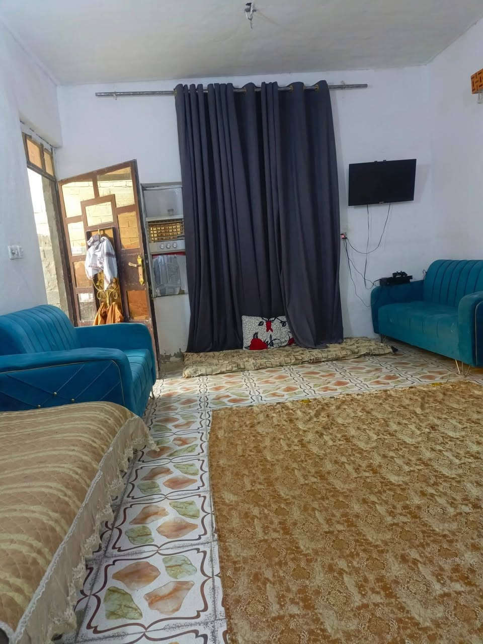 دار لبيع حي البساتين جامع المرتضه/مساحته 140, متر قاطين مسلح فقط لبخ سكف المطبخ والواجه البيت عالي عن شارع رفت مالته تقريبا متر عن شارع خطوتين عن تبليط السعر 80 وبي مجال الشراي ***********
