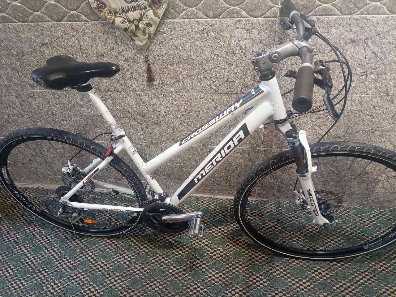 سلام عليكم ترحال ماركة MERIDA ) Crossway
حجم 28  بريك دسك 

3*8   مكان بغداد   السعر 240 

***********
