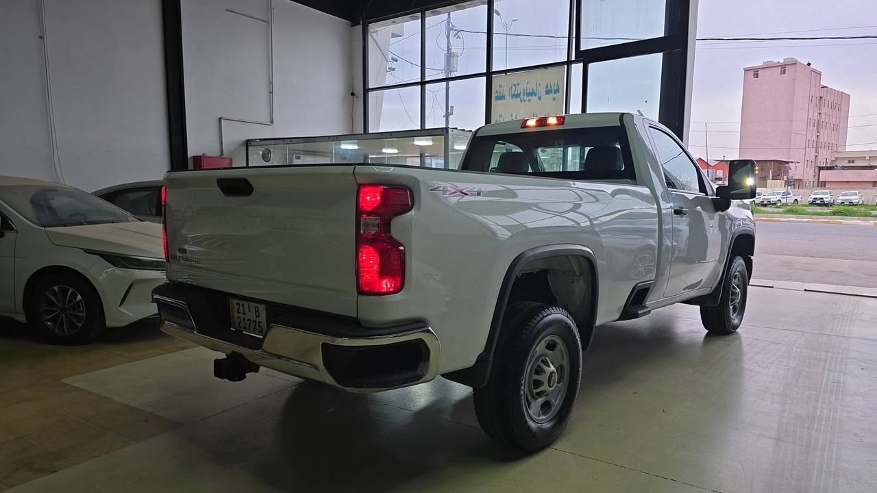 سلام عليكم للبيع سلفرادو موديل 2024 ٨برغي ٨سلندر حجم محرك ٦٦٠٠ مواصفات رادار بصمه خط طريق مرايه شفت توو ويل بي سبغ باب نفر شويه ب تكمه رقم شاصي موجود رقم تليفون واتساب ***********
