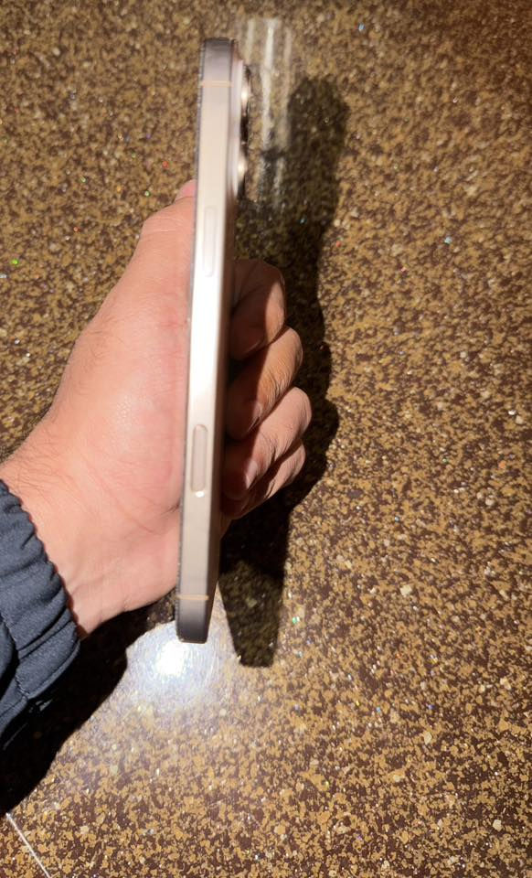 16 برو ماكس شرق اوسط
ذاكرة 256
بطارية 93 مشحون 360مره 
نظيف كلش مابي اي ضرر
سعر 1300 للاستفسار ***********
