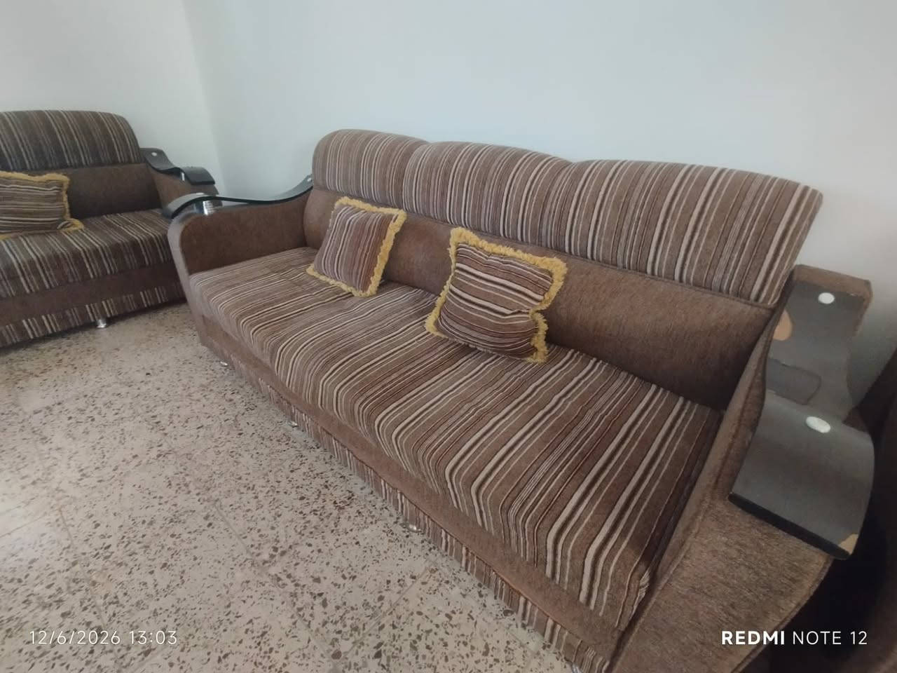 تخم قنفات ثمانيه مقاعد 
مع طبلات وحده وسطيه كبيره وأربعه صغار 
السعر ٢٢٠ الف 
العنوان عنه 
الشراي يتفضل على الخاص لطفاً 
مندوبة اغراض الي عنده اغراض يريد يبيعها يدزلي عالخاص أبيعها لكم بعمولة مناسبة


**إذا كنت صاحب هذا الإعلان وتريد حذفه لأي سبب، رجاءا أرسل رسالة إلى الدعم الفني**