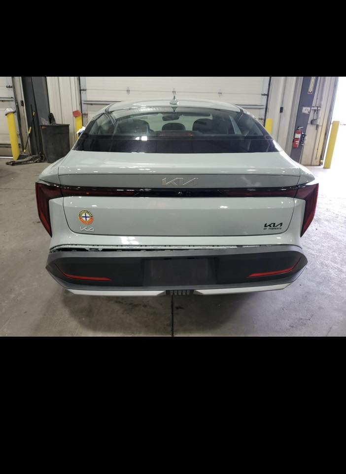 سلام عليكم
LX2025 K4 
ابيعها علئ حادثها 
موعد الوصول 11 /2 
وصول لعقبه 
سعر واصله يوسفيه 120 وبيها مجال 
رقم هاتف ***********
