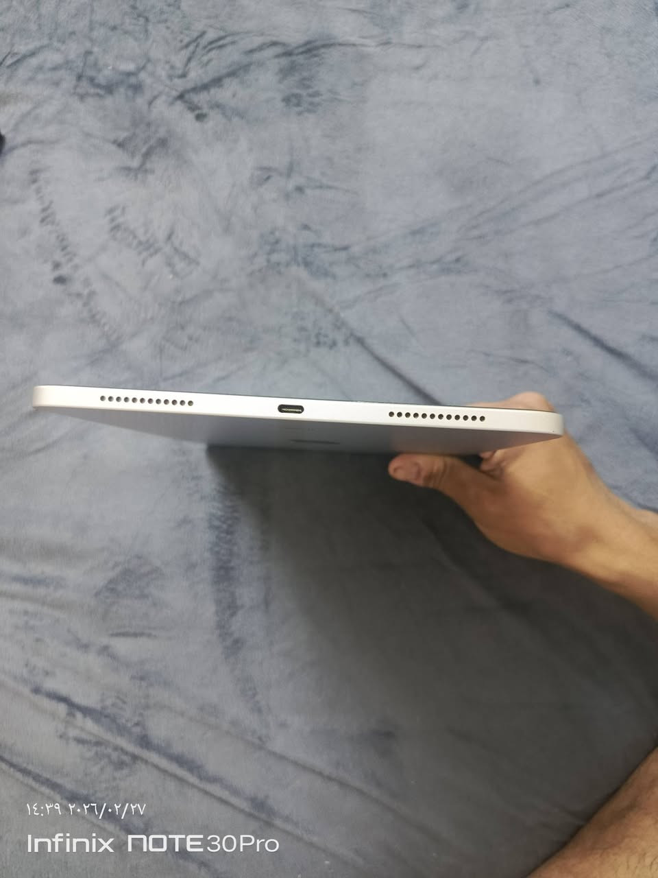 ايباد 10 ذاكره 64 جهاز نضيف كلش وياه كارتونه وشاحنه 
ما مصلح ابد استعمال قليل بصمه شغاله سعره 360 
مكاني بغداد شارع حيفا قرب ملعب نادي الزوراء 
رقمي ***********
