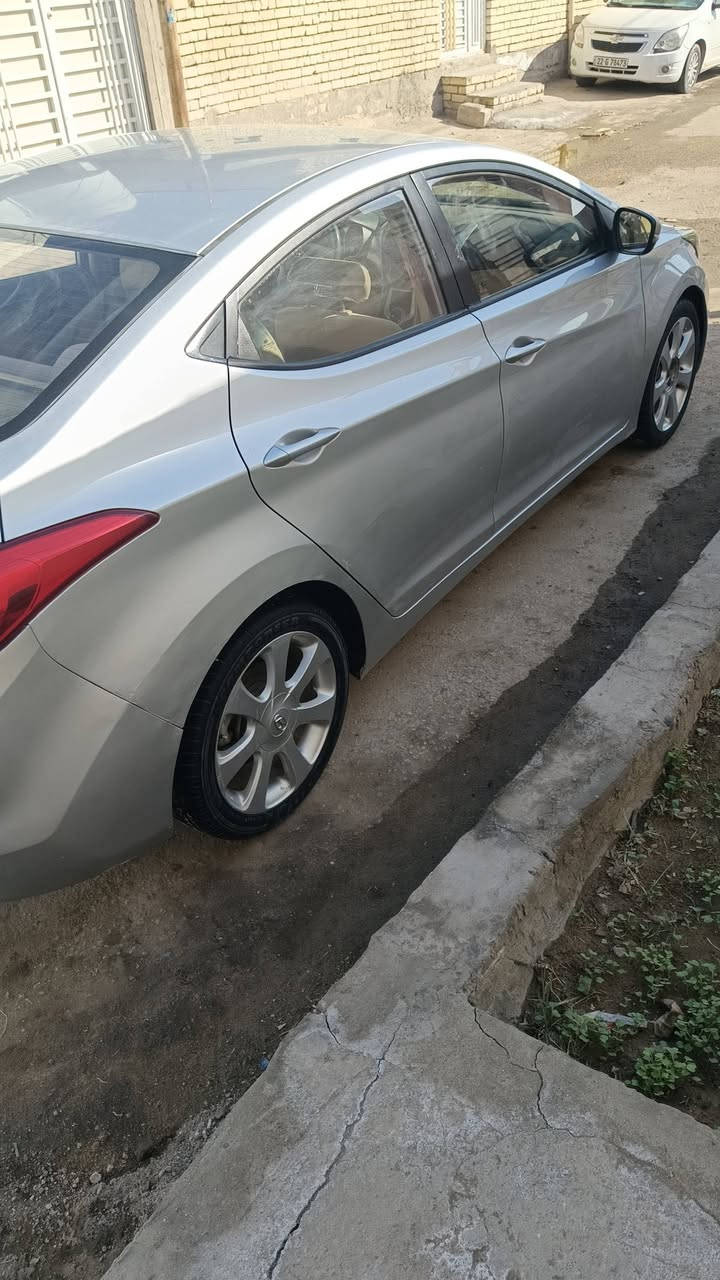 الانترا 2011 للبيع صبغ جاملغ بصوب السايق فقط والباقي مكفول محرك 1600 كير مكينه بل كارتون تبريد شغال وكاله ثاني يوم السعر 104 وبيه مجال كلش بسيط ***********
