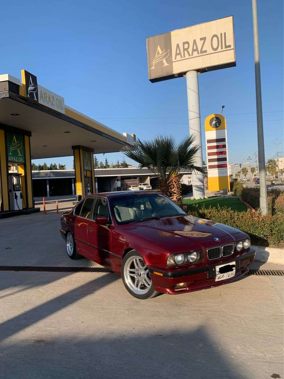 BMW 525 
1992
گير توماتيك 
٤جام كهرباي 
كوشن جلد و هيتر 
تبريد سه ر سويچي
گيرو مه كينه جديدن 
شاشه ايپاد 
عام بخ بو جاني. 
گيرو مه كينه كاره باي هه مى ب شه رتن 
***********📞📞 زاخو, دهوك
