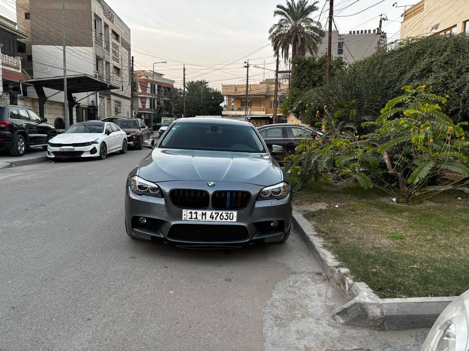 سلام عليكم
بيئم f10 موديل 2011 
محرك ابلادي n52 المرغوب سته سلندر نوزل قصير  
السياره امريكي كلين بدون حادث بدون ظربه بدون ايرباك 
السياره ابلاديه حته الكتلوكات مالتهة موجوده وياهة   
تدفئه وتبريد مقاعد امامي وخلفي وتبريد 
تحكمات مقاعد كهربائيه وخزن ميموري   
السيارة عليهة ادامه كامله ما ناقصهة اي شي وكلشي بيهة جاهز  
ما بيهة اي نقص لا سيرفس ولا شي ثاني 
ماشيه 116  وتجي وتشوفهة اي شي بيهة نقص ينزل من سعرهة 
السياره 
فقط الجاملغ الخلفي صبغ اثر طخه دراجه والباقي كله مكفول صبغ كله ابلاد السياره      
وصور السونار بالمنشور هم ناشرهن      
رقم  بغداد انكليزي وهزه جديده  باسمي
السعر  167 ورقه وبيهة مجال للشراي   
***********
مكاني بغداد الجادرية قرب فندق بابل
