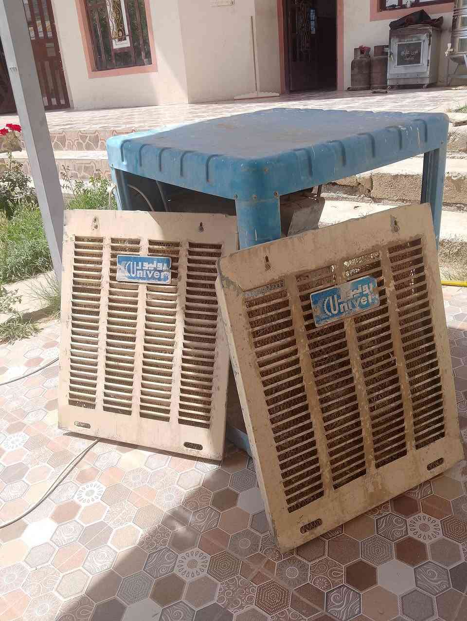مبردات  للبيع وحده 4ونص اصليه نال كبل جاهزه وشغاله سعرها 200بيها مجال بصيط الثانيه نضيفه وشغاله سعرها 75وبيها مجال بصيط مكان بيجي شلرع الاميرات تواصل  ***********
