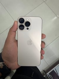 آيفون ١٦ برو ماكس • بطارية ٩٨٪ • قفل مكاني