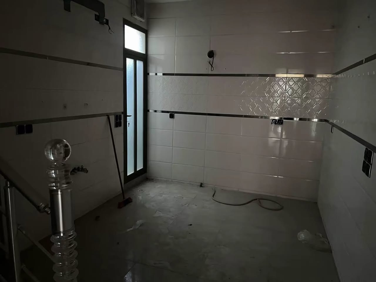 بيت للبيع 50 متر طابقين ونص 3 غرف نظام سويت 5 حمامات  بناء حديث. الافرع القريبه من شارع عرب جبور. السلطان الاول. 
السعر90 مليون قابل للتفاوض
***********
