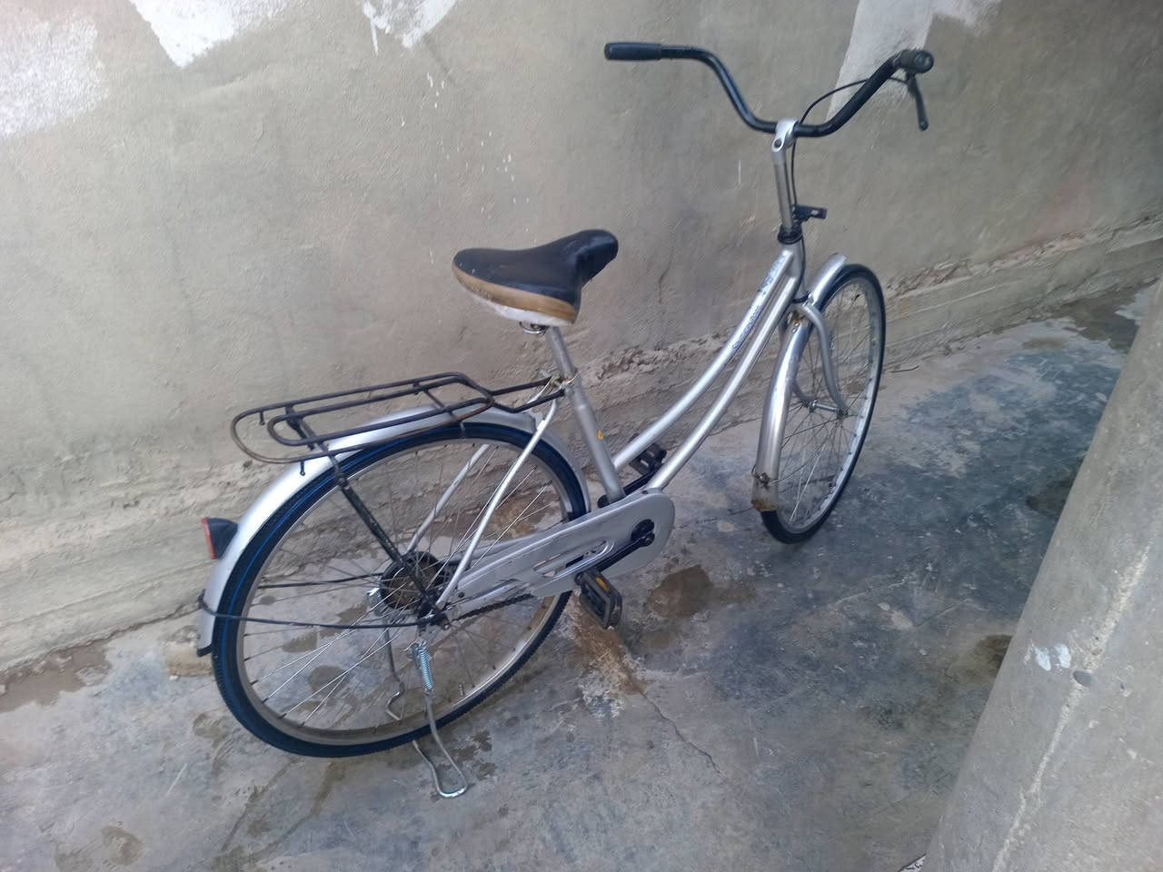 السلام عليكم باسكي للبيع حجم 26 نظيفات اثنين 100 رمادي شارع 20  ***********
