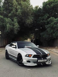 فورد موستنك  موديل 2012  رقم بغداد بأسمي تحويل مباشر  هزه جديده وارقام...