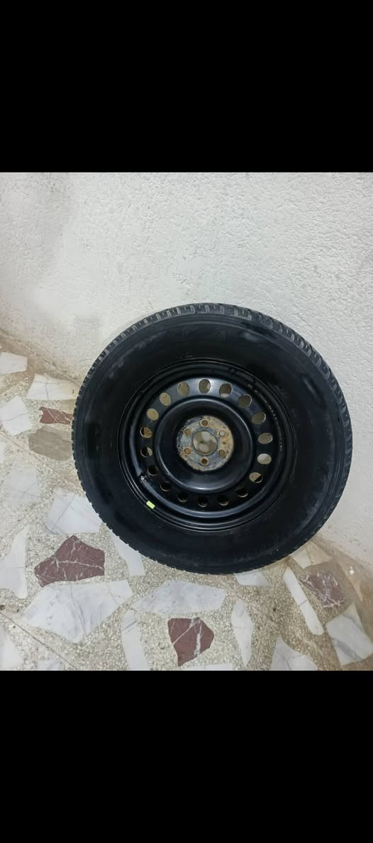سلام عليكم غراض مال سياره بافندر وسبير مال سياره السبير نضيف السعر 400 وبيهن مجال قليل مكاني ميسان العماره الرقم *********** تصال عله هاذه الرقم

