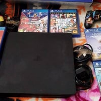 بلايستيشن ٤ • مع اقراص • عطل بسيط