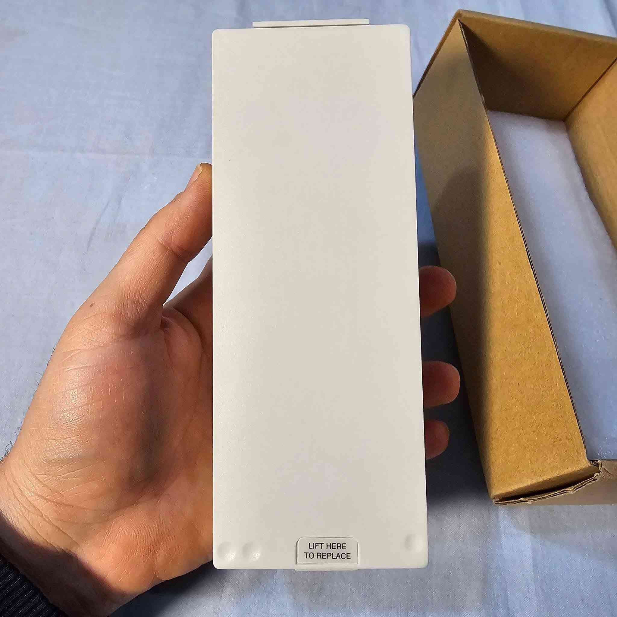 بطارية ZOLL Smart Battery الأصلية – صناعة أمريكية ..

متوفرة بطارية ZOLL Smart Battery الأصلية المخصصة لأجهزة ZOLL الطبية، تتميز بجودة تصنيع عالية واعتمادية ممتازة للاستخدام المهني والطبي. مزودة بنظام ذكي لمراقبة حالة البطارية ومدة التشغيل المتبقية، مما يساعد على ضمان الأداء المستقر والآمن.
✅ أصلية 100% – صناعة أمريكية
✅ نظام Smart Battery لمراقبة الأداء والحالة
✅ موثوقة وعالية الكفاءة
✅ مناسبة لأجهزة ZOLL الطبية
✅ جودة تصنيع احترافية من شركة ZOLL Medical
💰 سعرها في العديد من مواقع البيع العالمية يقارب 200 دولار أمريكي.
🔥 السعر لدينا فقط ٤٤ الف دينار عراقي والتوصيل مجاني لكل محافظات العراق..


**إذا كنت صاحب هذا الإعلان وتريد حذفه لأي سبب، رجاءا أرسل رسالة إلى الدعم الفني**