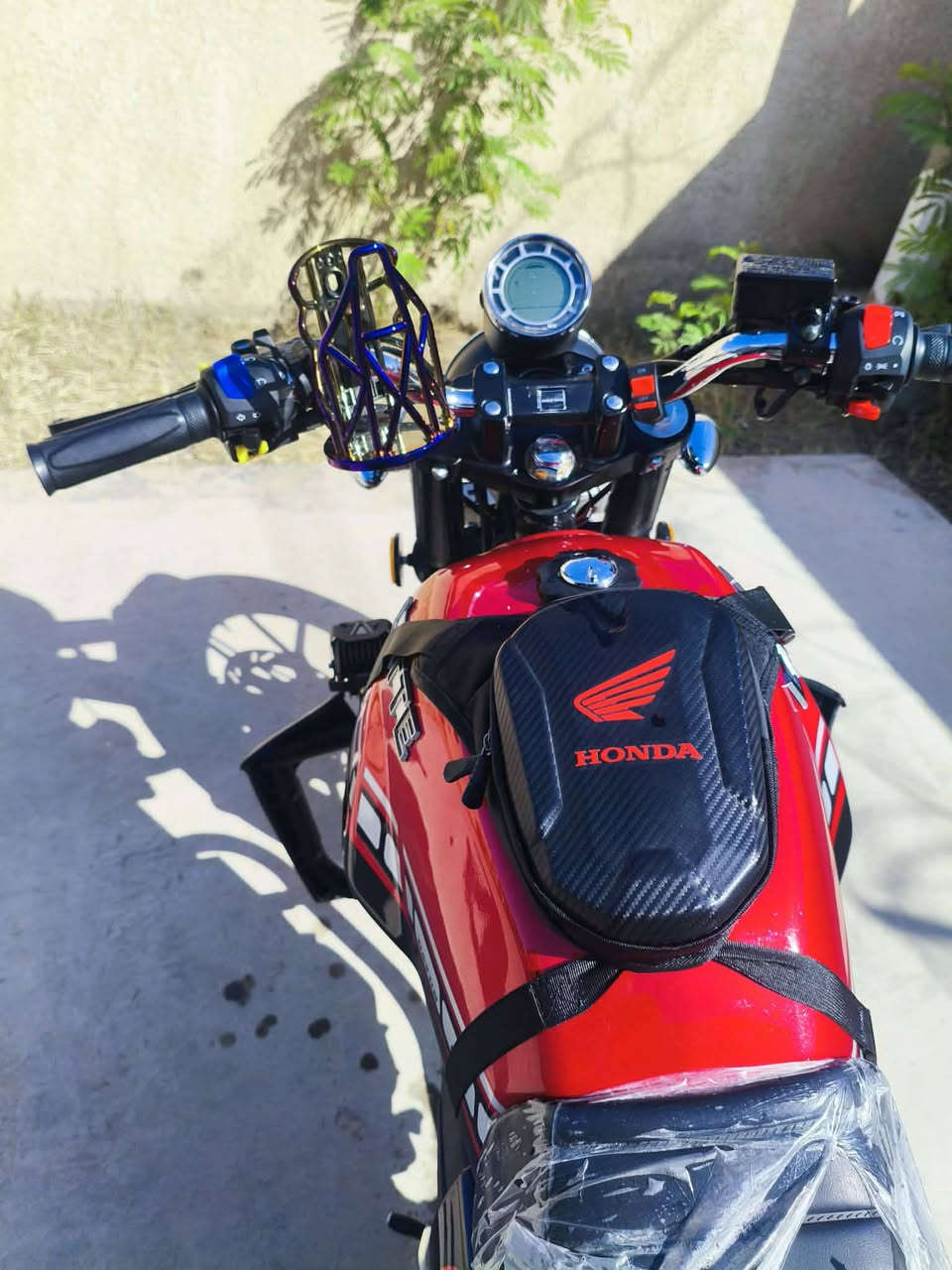 دايون لايتي موديل 2025 كربلائية.            وكيلها شركة النور طالعة بال26 شهر الثاني رقم انكليزي اربيل
سنوية باسمي سعرها 2,875,000  وبيها مجال بسيط حك الجية مكان بابل الكفل 
***********
