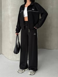 إطلالة راقية • تصميم فخم • أزياء نسائية