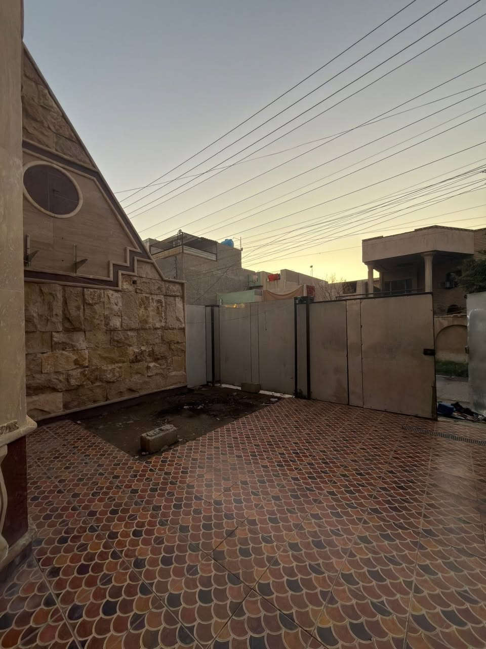 🔹 المساحة: 150 متر
🔹 الواجهة: 6 متر
🔹 يتكون من:
 • 4 غرف نوم
 • صالة
 • مطبخ
 • خدمات صحية

📍الموقع: بغداد – السيدية – مربع الضباط
✨ موقع هادئ ومميز وقريب من الخدمات

شركة أسس للأستثمار العقار :- السيدية - مدخل جامع الصديق 

📞 للاستفسار:
***********
