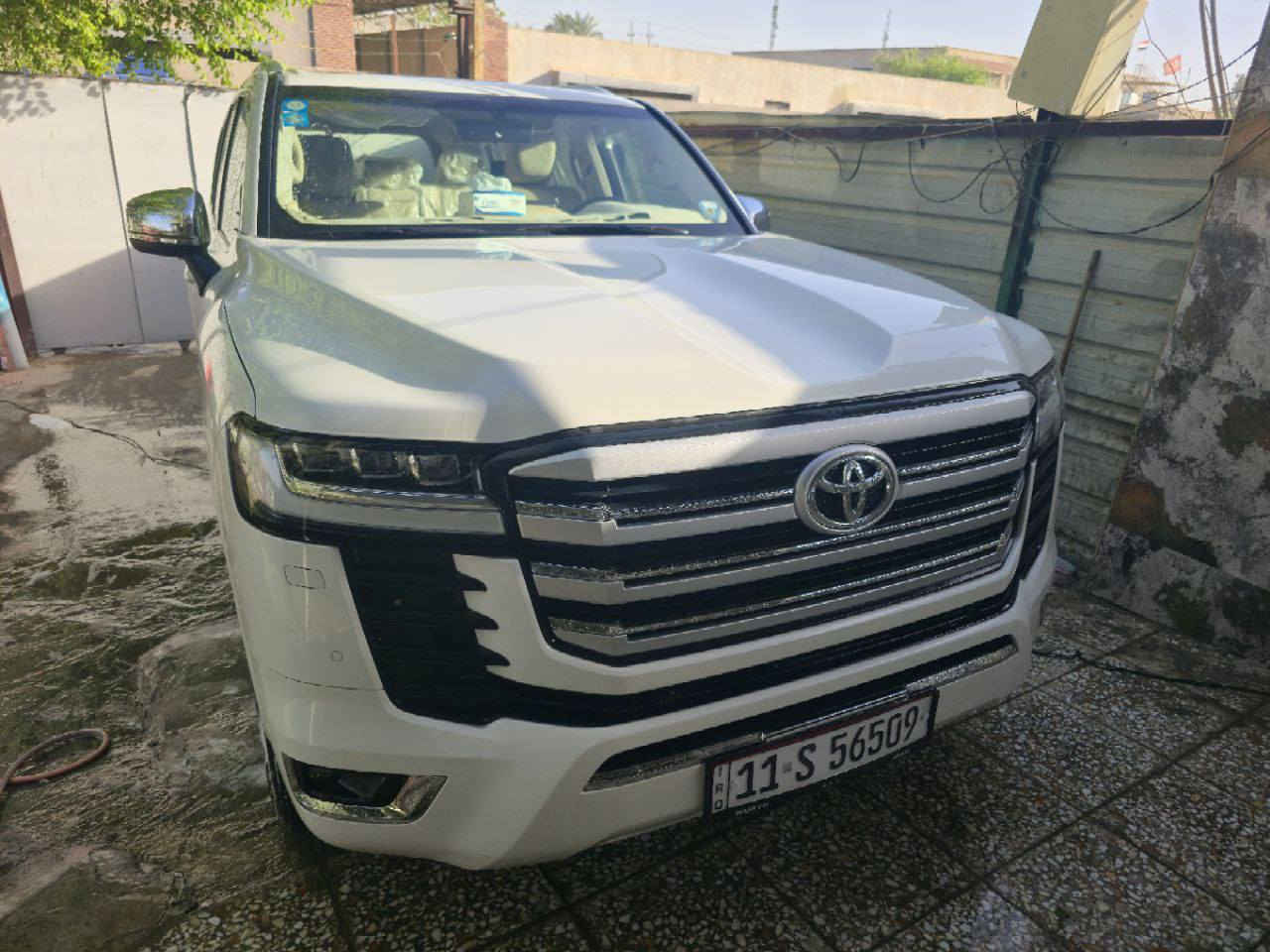 السلام عليكم لاندكروز VX سيارة وكالة نظيفه بعدها مماشية اصلا 12 الف فقط مكفولة كفالة عامة مواصفات VX موديل 2023 لون ابيض سعر السيارة 73 وبيها مجال مستعجل ع بيعتها لتفاصيل اكثر *********** مكاني بغداد الشعب
