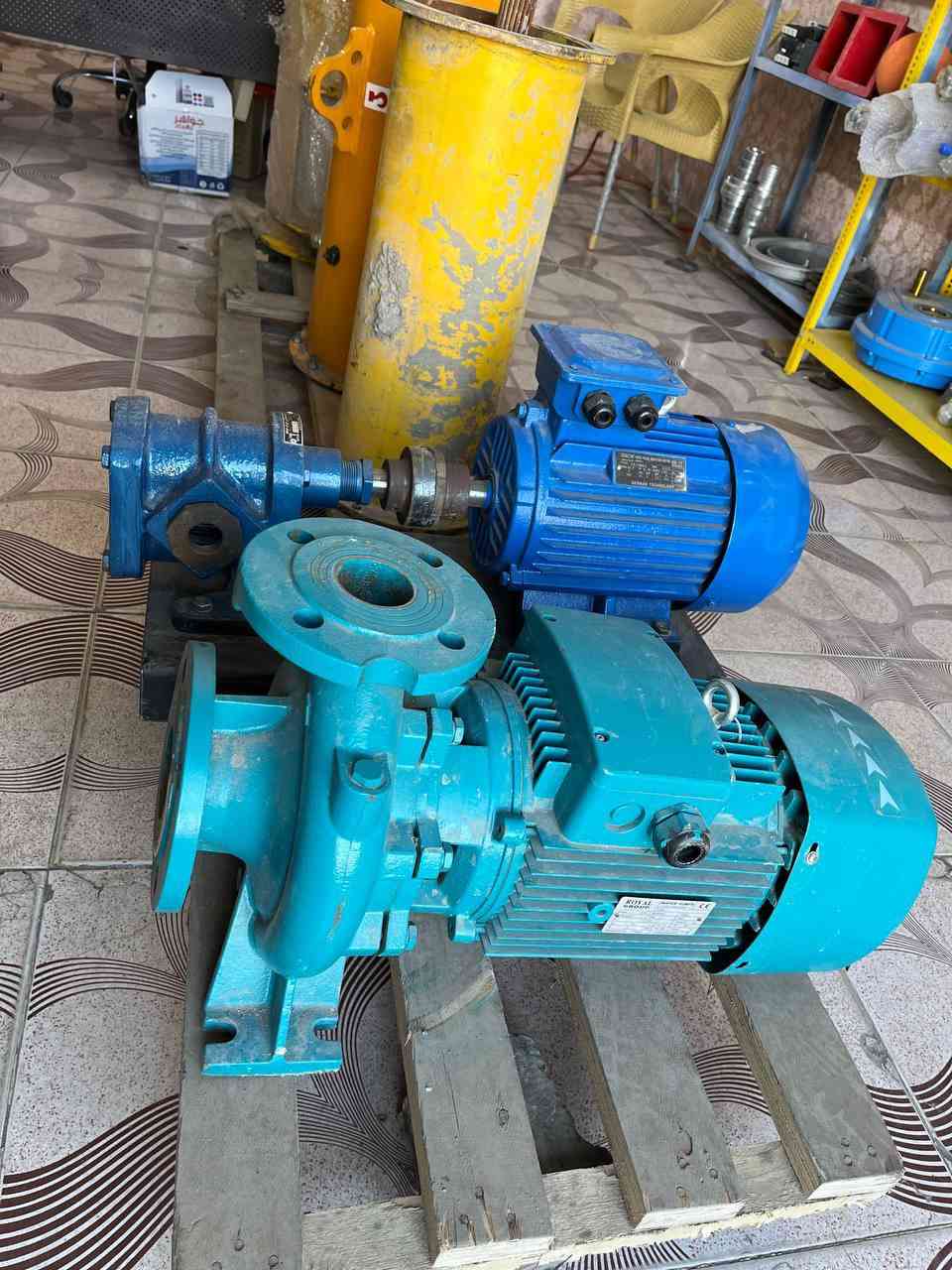 � شركة المستقبل للتجاره العامه 🔹
للـاستيراد والتجهيز المباشر لجميع الأدوات الاحتياطية لمعامل:
🏗️ الكونكريت (الجاف والرطب)
🛣️ الأسفلت
🧱 البلوك
⚙️ الكسارات

📦 المتوفر لدينا:
1️⃣ قوايش ناقل المواد
2️⃣ كيربوكسات براين
3️⃣ كيربوكس قوايش
4️⃣ بوايات سمنت بجميع القياسات
5️⃣ هزازات مواد بجميع الموديلات
6️⃣ براينات الإسمنت كافة الأنواع
7️⃣ جكات الهواء ومستلزماتها
8️⃣ رولات القياس بجميع الأحجام
9️⃣ فلاتر سايلو الإسمنت
🔟 خلايا الوزن الكورية الأصلية
1️⃣1️⃣ شاشات المواد
1️⃣2️⃣ عدادات الماء (ميكانيكي وإلكتروني)

🛡️ جميع الأدوات بضمان حقيقي لمدة 3 سنوات🚚 خدمة توصيل إلى جميع محافظات العراق

📍 موقعنا: بغداد – باب الشيخ _مقابل مركز باب الشيخ
ارقام المدير 
***********
 ***********
ارقام المهندسه 
***********
تواصل واتساب أو اتصال.
