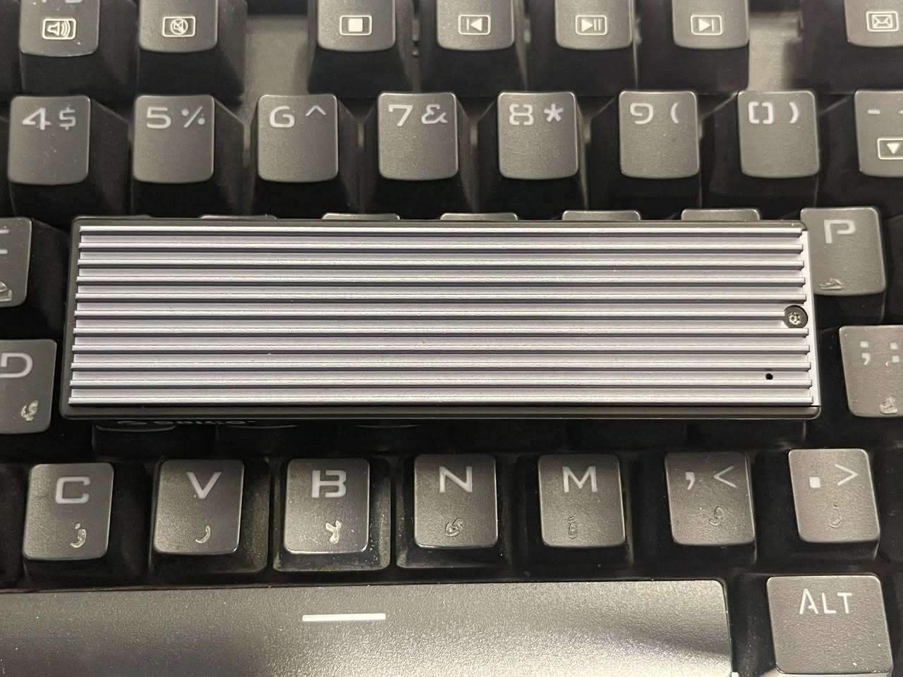 من رخصة الادمنية
هارد M.2
حجم (1TB)
مع راك وكيبل لنقل المعلومات
السعر 60 الف شامل التوصيل


**إذا كنت صاحب هذا الإعلان وتريد حذفه لأي سبب، رجاءا أرسل رسالة إلى الدعم الفني**