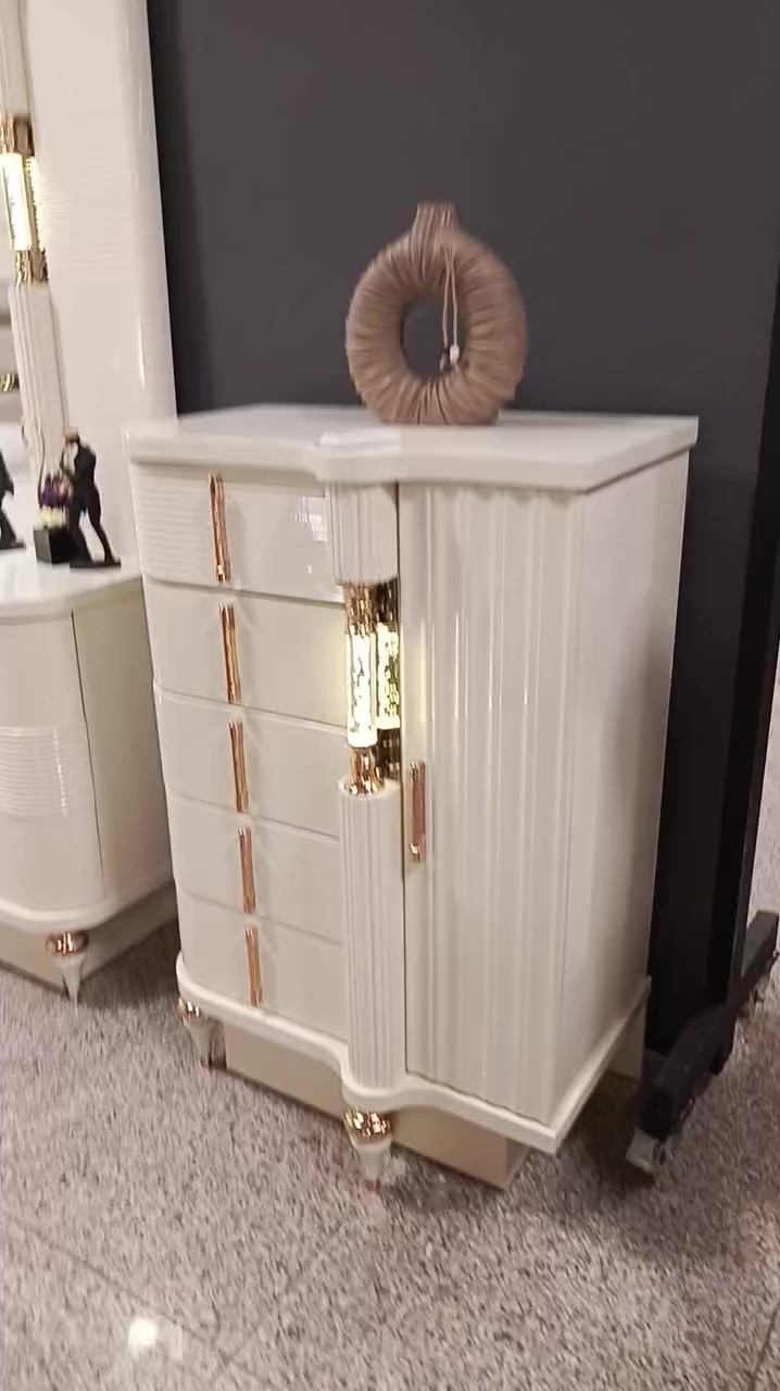 غرفه نوم قبل شهرين اخذته لبيع سعره مليونين ومية بيه مجال قليل  الرقم ***********
