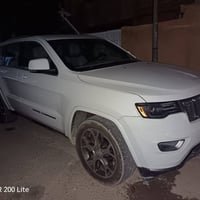 جيب ٢٠١٨ كران شيروكي ماشيه ٧٠ ميل   الخمسه وعشرين مواصفات مثل ما موضح ...