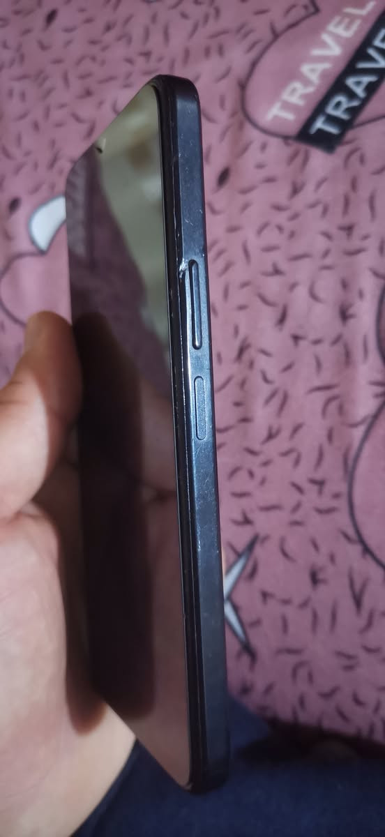 جهاز للبيع هونر شرط مامفتوح وكلو شغال وذاكرتو 128 ونضفتو كدام العين شحنو كلو شرط السعر 100 ( *********** )
